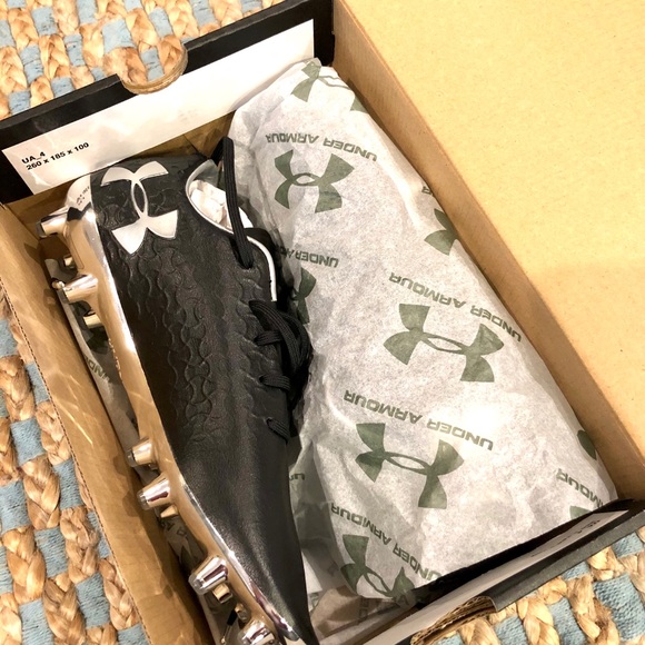 Under Armour Soccer Cleats - Picture 3 of 6